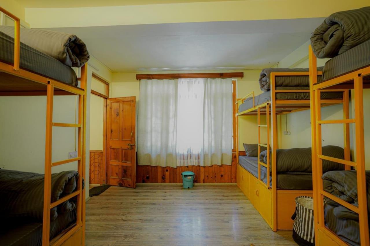 Mars Monkey Hostels Manāli Buitenkant foto