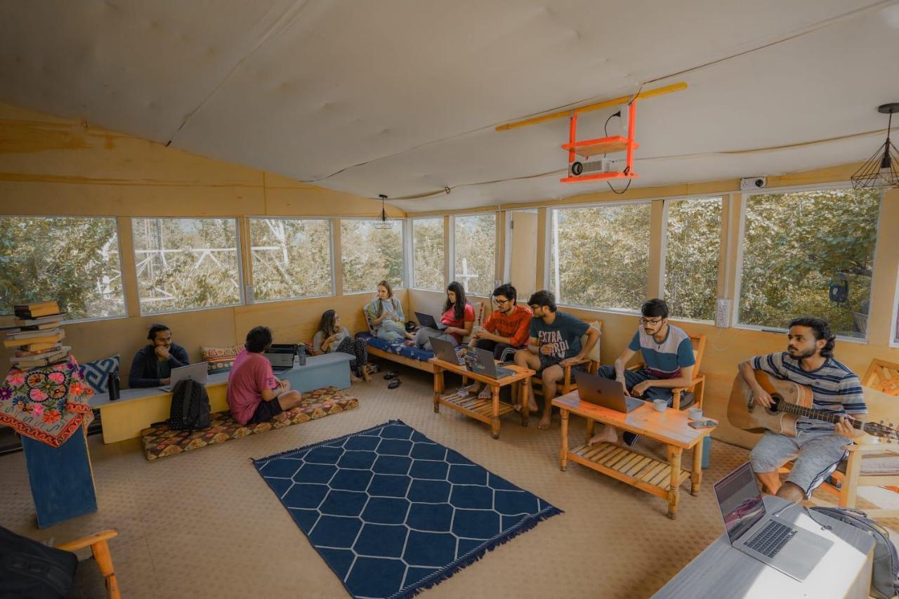 Mars Monkey Hostels Manāli Buitenkant foto