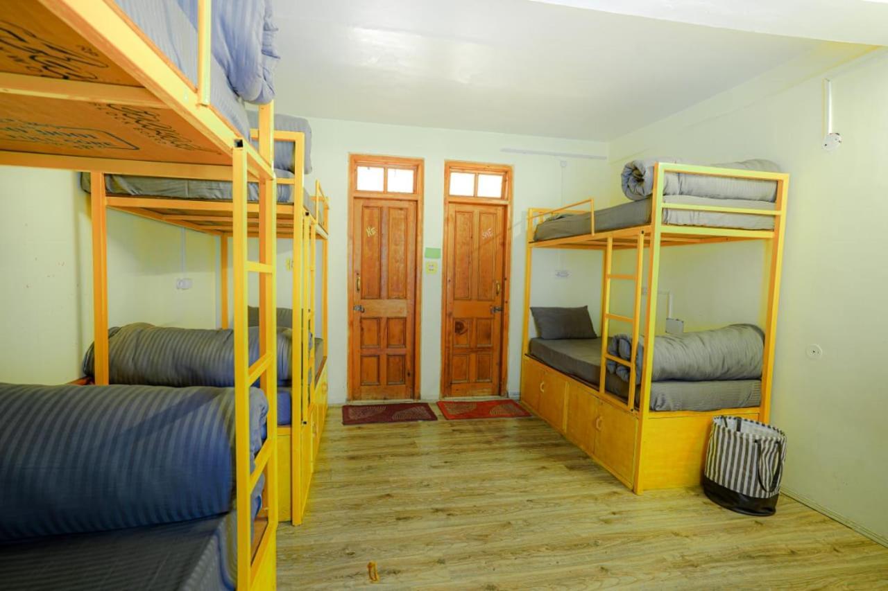 Mars Monkey Hostels Manāli Buitenkant foto