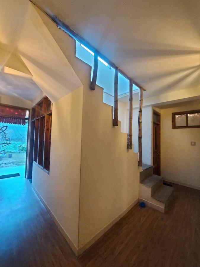 Mars Monkey Hostels Manāli Buitenkant foto