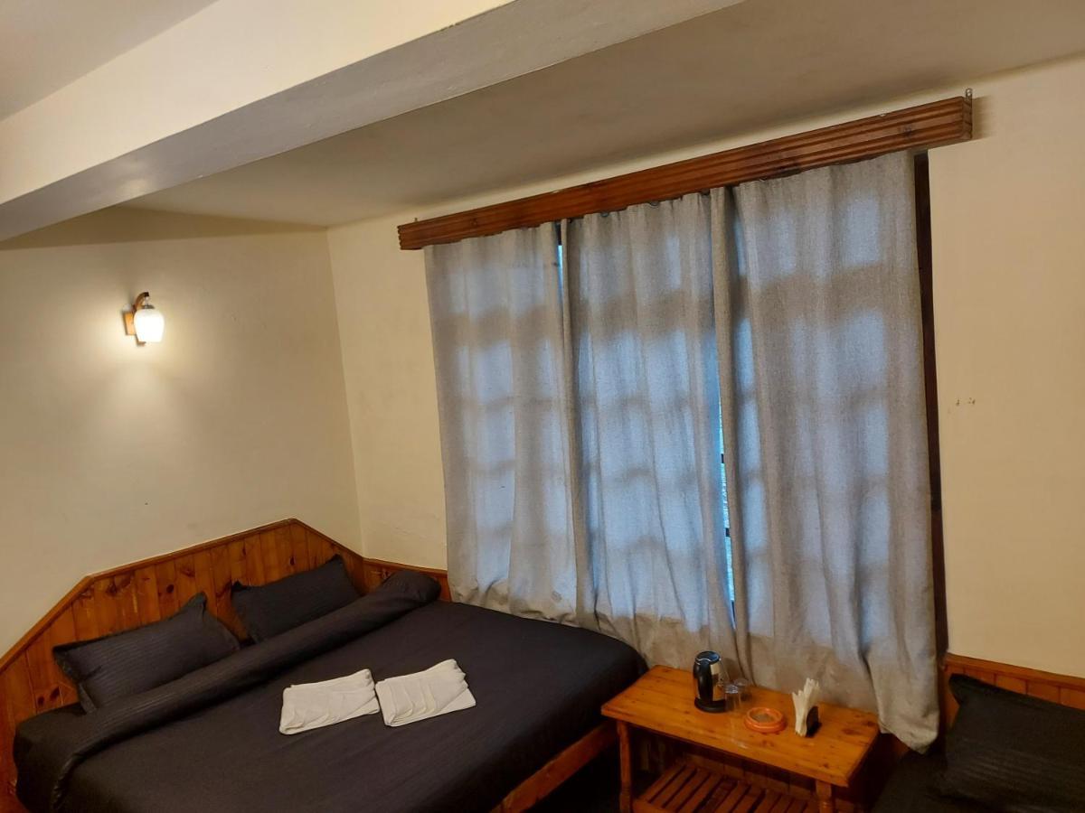 Mars Monkey Hostels Manāli Buitenkant foto