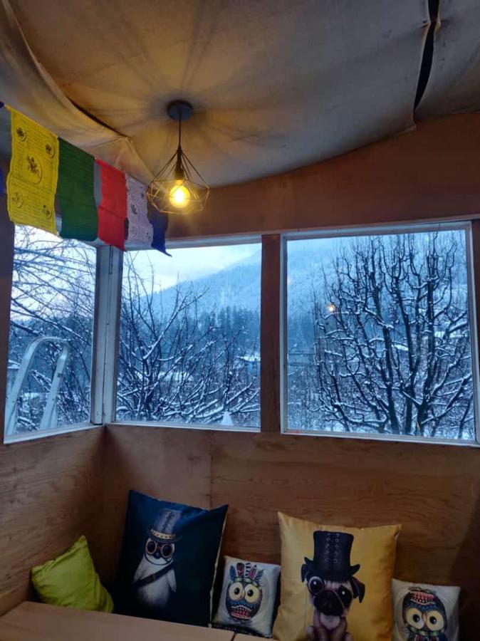 Mars Monkey Hostels Manāli Buitenkant foto